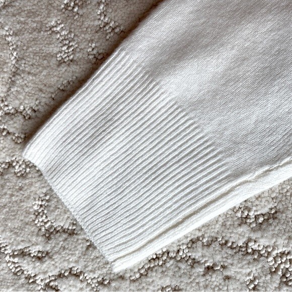 Croft and Barrow woman’s size large v-neck pullover soft sweater light weight. - Picture 9 of 11